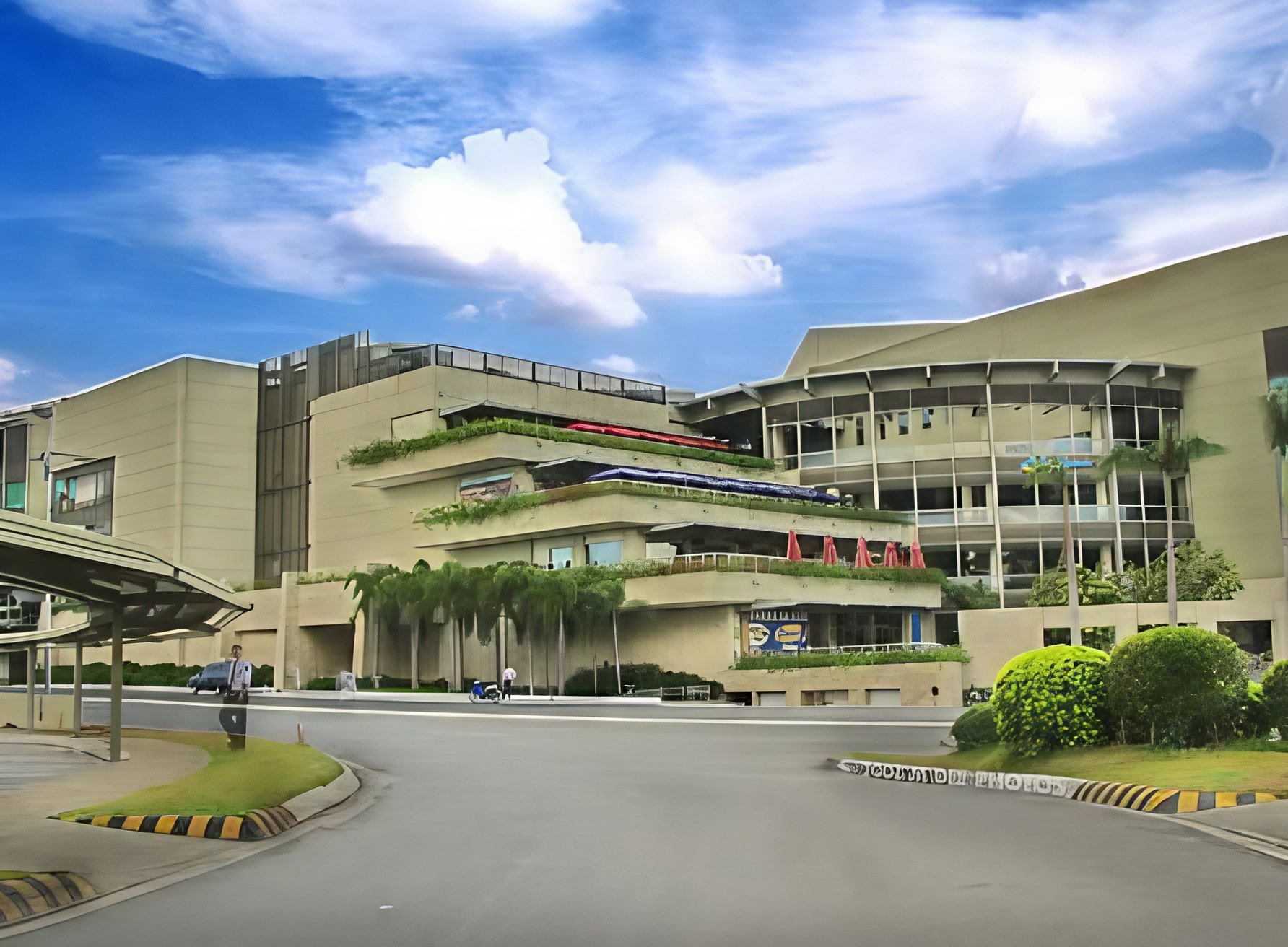 NORTH TRIANGLE  COMMERCIAL CENTER (TRINOMA)